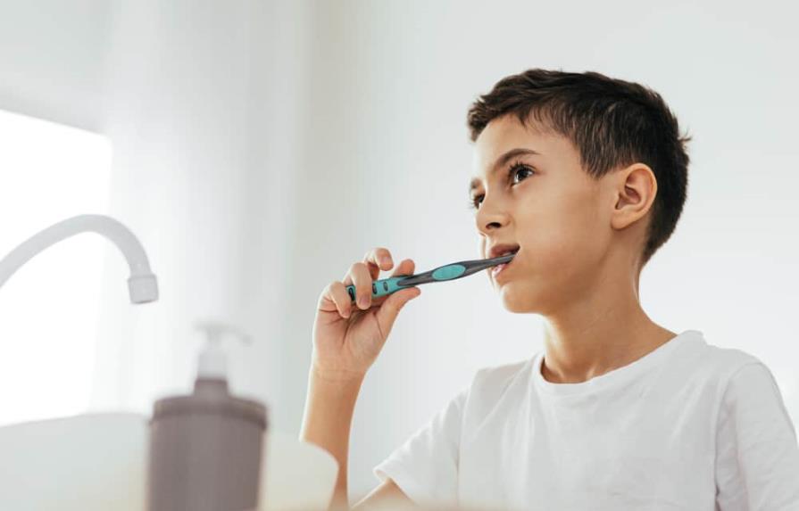 Cómo hacer que los niños adopten el hábito de lavarse los dientes