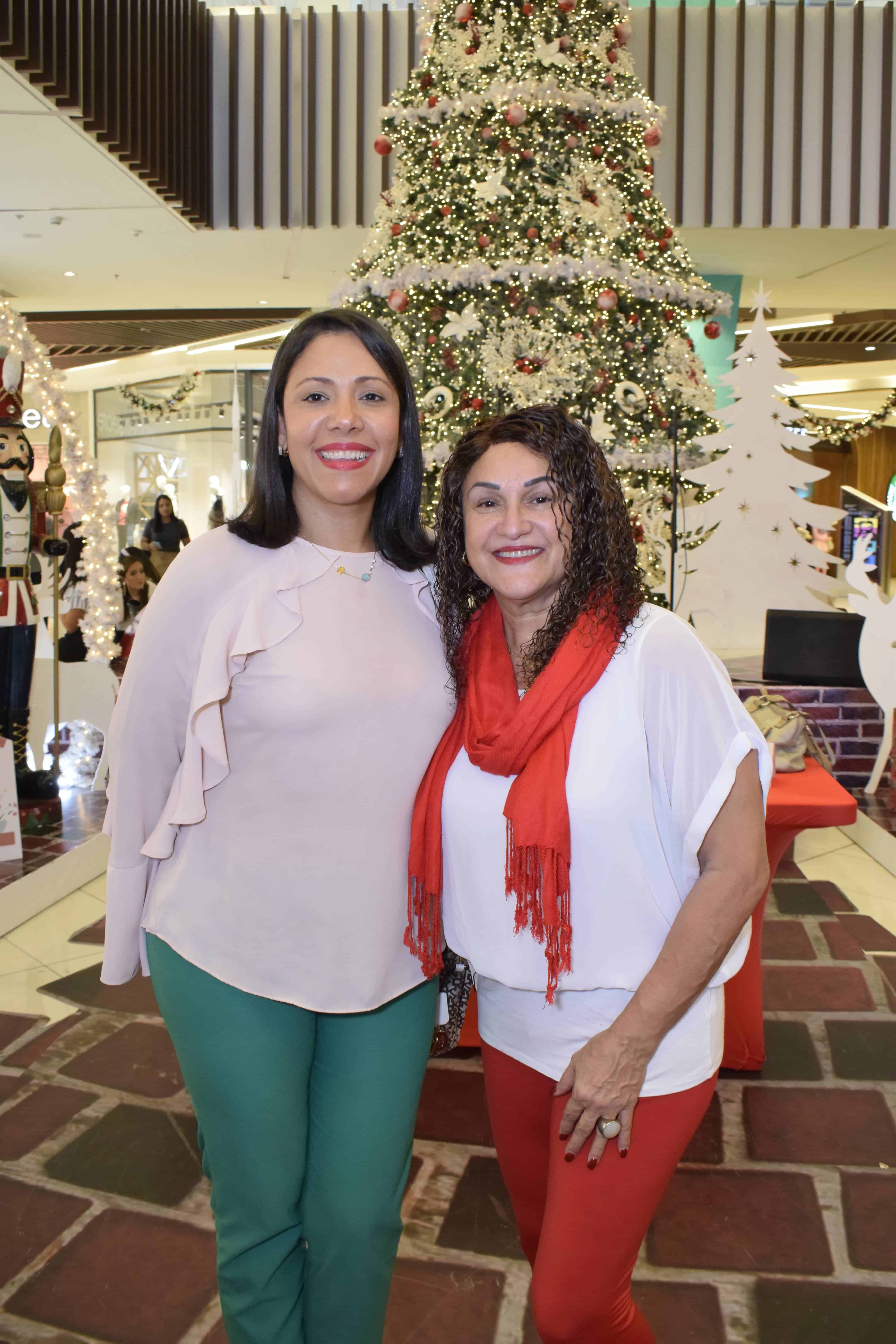 Indhira Peynado y Adalgisa Castillo.