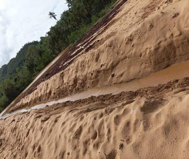 Denuncian que se esté secando un humedal para evitar pesca de anguila en Samaná