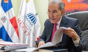 Garc&iacute;a Ferm&iacute;n trata de defender aprobaci&oacute;n de universidades