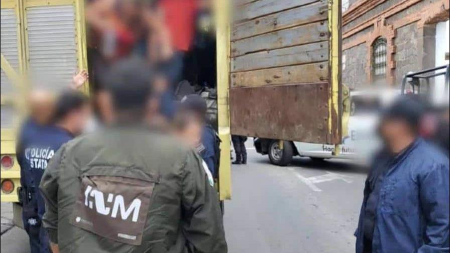 Interceptan camión con unos 250 migrantes en sur de México Interceptan camión con unos 250 migrantes en sur de México