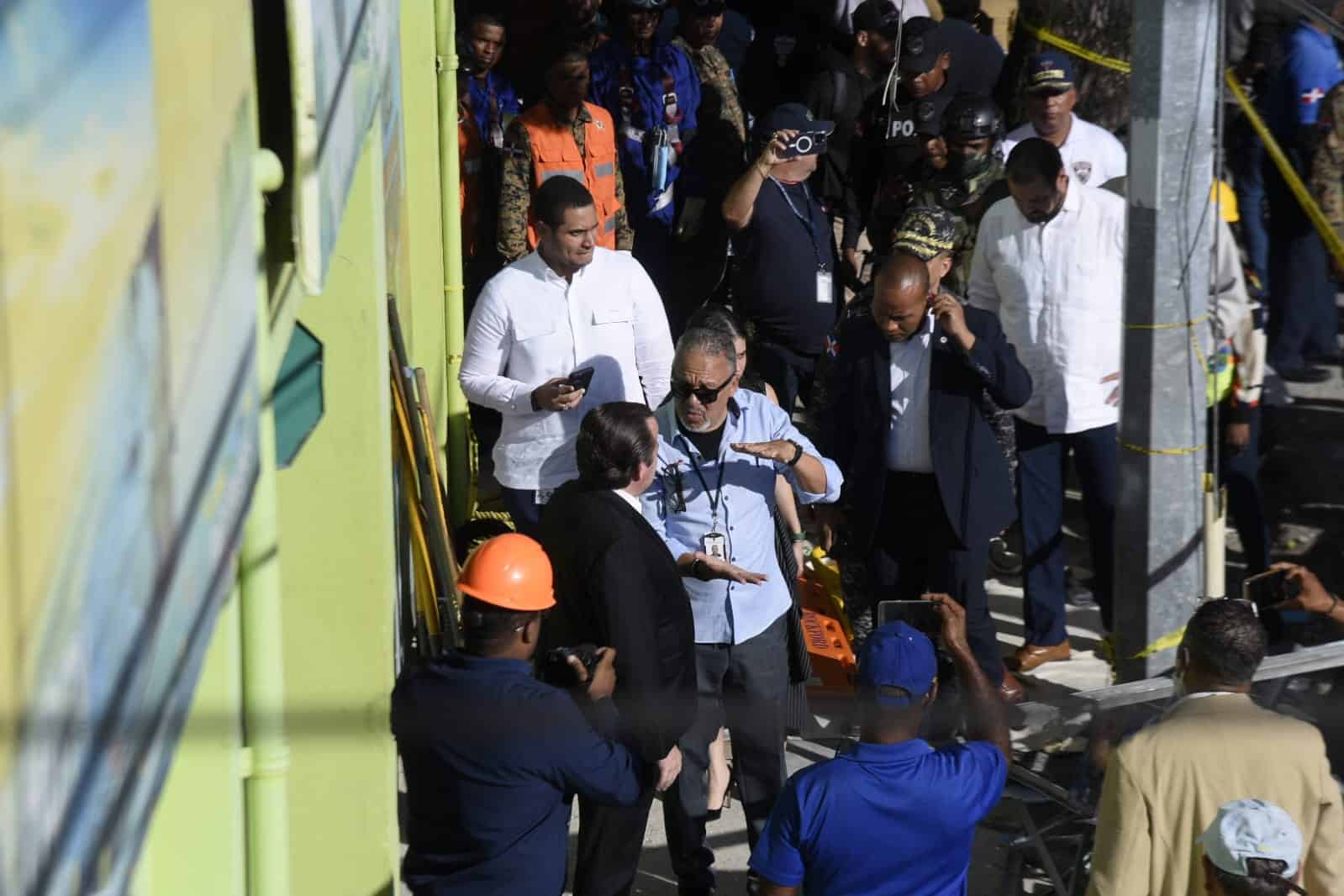 El ministro  José Ignacio Paliza supervisando las labores de rescate.