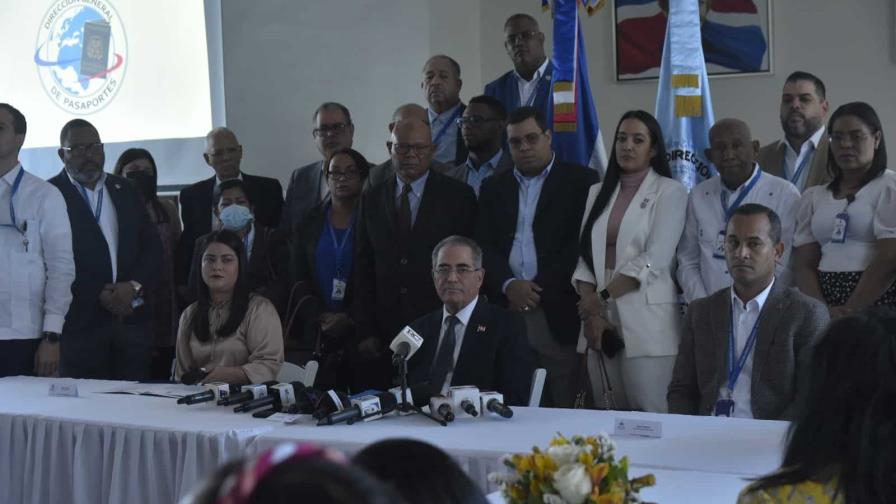 Autoridades informan hay libretas para expedir pasaportes por primera vez