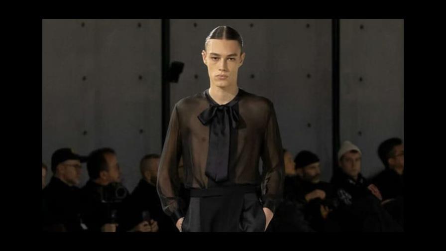 Saint Laurent demuestra que la moda hombre también puede ser sexy Saint Laurent demuestra que la moda hombre también puede ser sexy