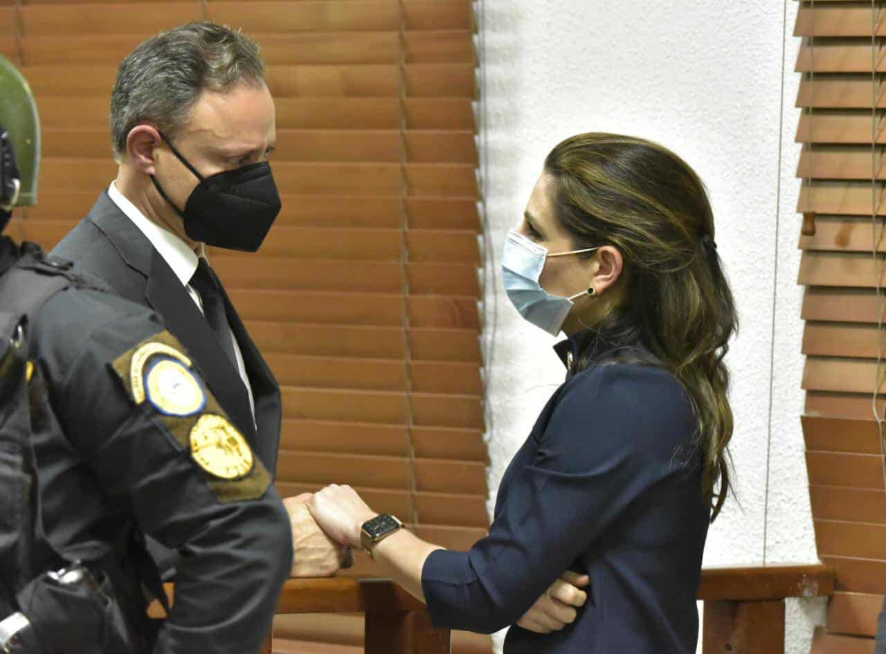 Jean Alain Rodríguez y su esposa, María Isabel Pérez, durante la audiencia en la que se solicitó el cese de la medida de prisión preventiva en el marco del caso Medusa.
