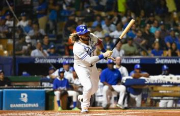 Los Tigres del Licey castigan el pitcheo oriental y logran victoria en el Quisqueya