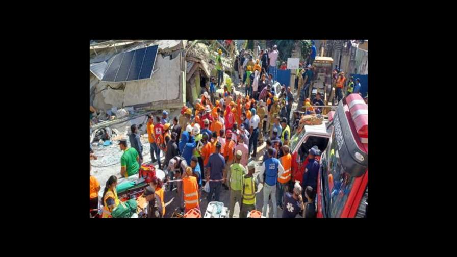 Cinco personas quedaron atrapadas tras desplome de edificio en La Vega; han rescatado a tres