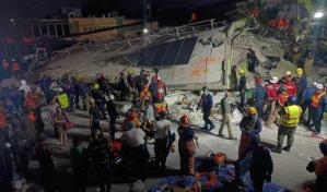 Continúan labores para rescatar empleadas atrapadas en edificio colapsado en La Vega