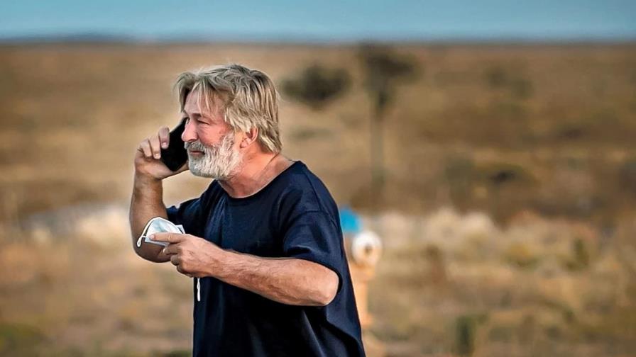 Familia de Hutchins respalda cargos contra Baldwin por homicidio involuntario Familia de Hutchins respalda cargos contra Baldwin por homicidio involuntario