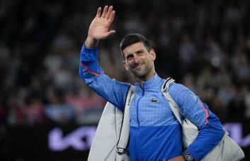Djokovic resiste a la rebelión de los modestos en Australia