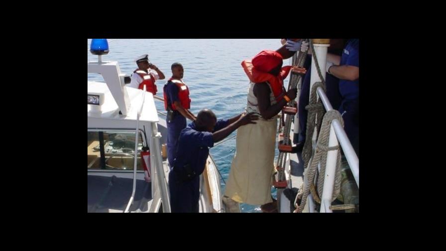 Rescatan a 55 migrantes abandonados en una isla deshabitada de Puerto Rico Rescatan a 55 migrantes abandonados en una isla deshabitada de Puerto Rico