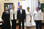 Presidente Abinader recibe a Andreína Martínez, Miss República Dominicana Universo