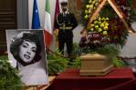 Gina Lollobrigida, despedida con aplausos y por su familia y exmarido Rigau Gina Lollobrigida, despedida con aplausos y por su familia y exmarido Rigau