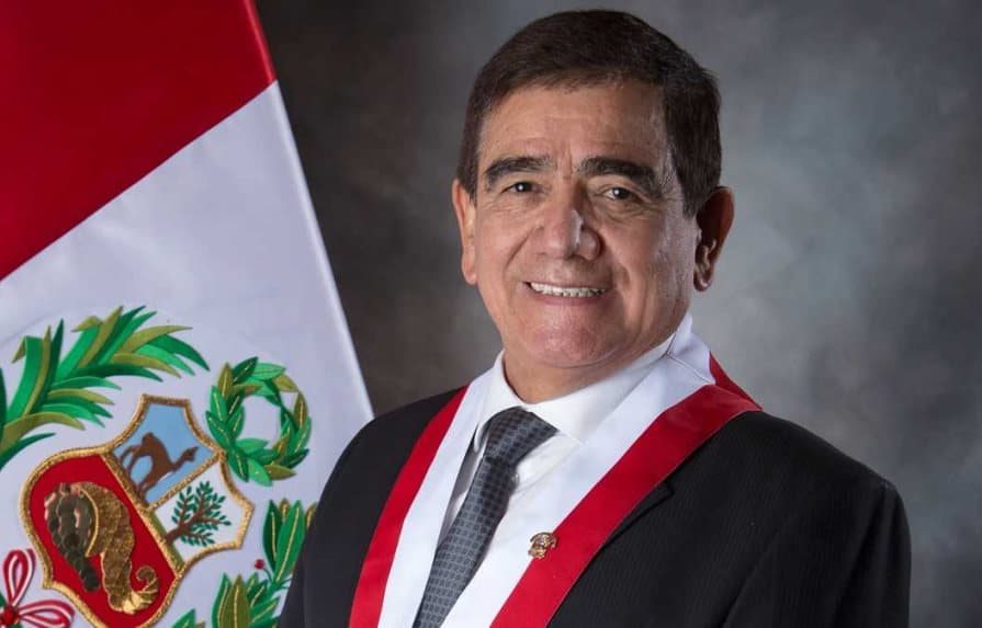 Presidente del Congreso de Perú pide a la población protestar pacíficamente