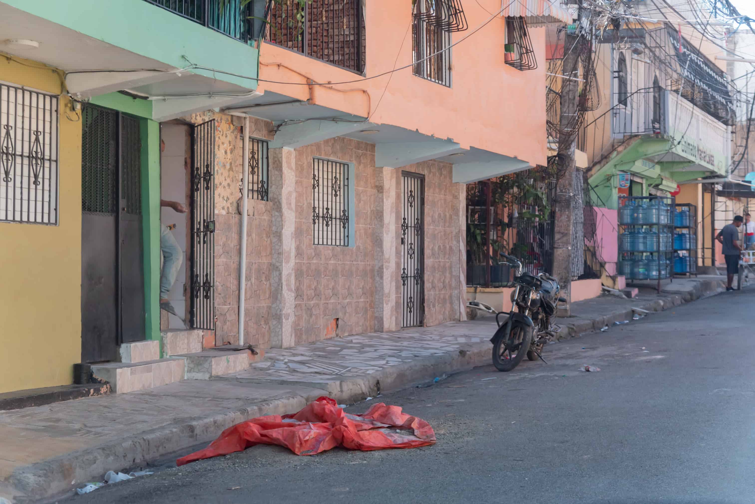 Frente de la residencia donde ultimaron a Yan Carlos Ramírez Viola. 