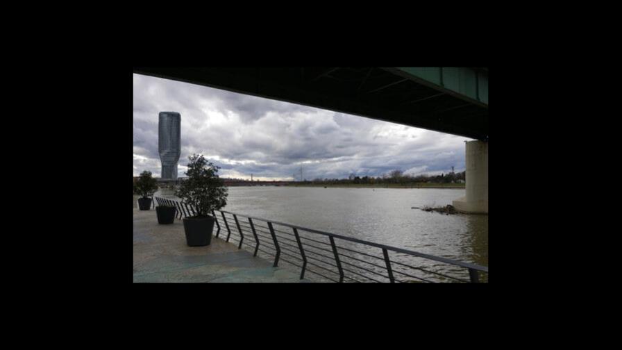 Reportan 2 personas desparecidas en Serbia por lluvias e inundaciones