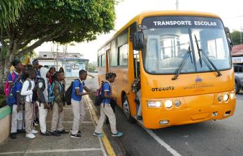 El Minerd extenderá el transporte escolar a Cambita, Palenque y Pedro Brand El Minerd extenderá el transporte escolar a Cambita, Palenque y Pedro Brand
