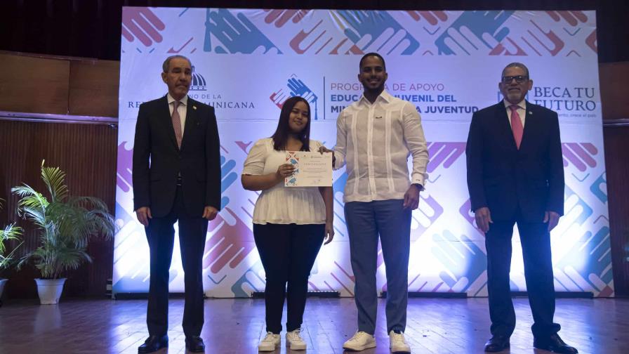 Ministerio de la Juventud entrega certificados del Programa de Apoyo Educativo Juvenil