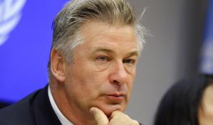 Alec Baldwin será acusado de homicidio involuntario por disparar en un rodaje