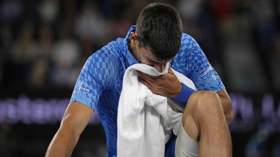 Djokovic sufre con su pierna izquierda en Australia Djokovic sufre con su pierna izquierda en Australia