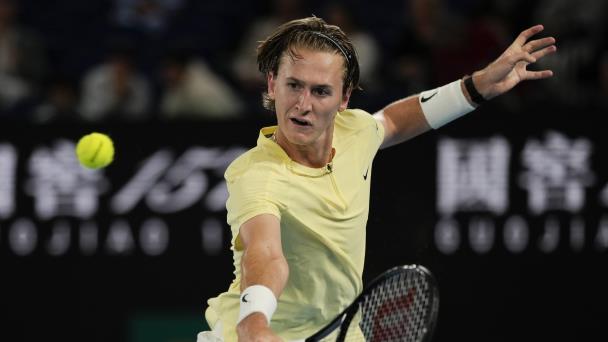 Korda, brillante, sorprende a Medvedev