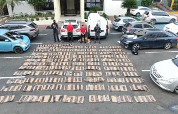 Apresan dos hombres con 320 láminas de droga camufladas en cajas de cartón 
