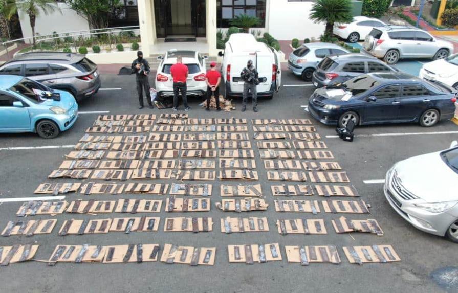 Apresan dos hombres con 320 láminas de droga camufladas en cajas de cartón 
