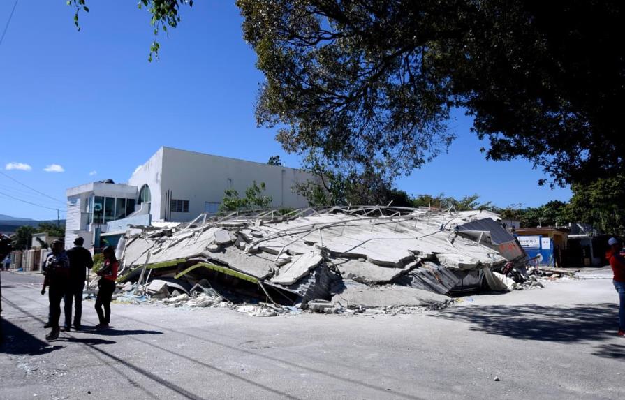 Multimuebles se compromete a mitigar daños por desplome de edificio en La Vega