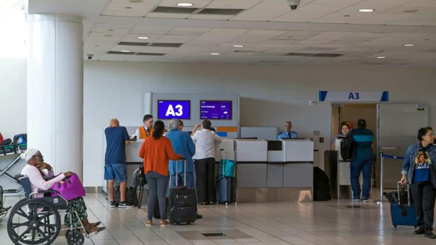 Detienen a dos pasajeros en aeropuerto de San Juan por protagonizar incidentes