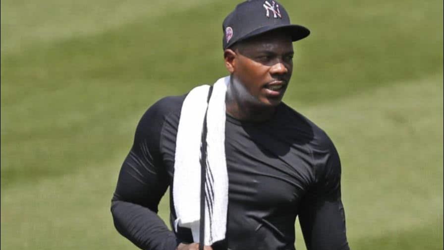 Reales y Chapman llegan a acuerdo por un año Reales y Chapman llegan a acuerdo por un año