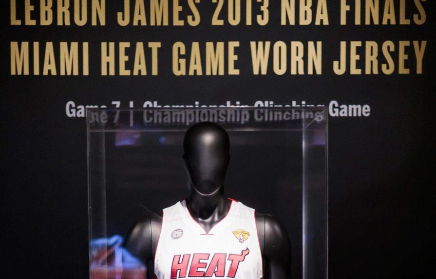 Las de Curry y James lideran la lista de las camisetas más vendidas de la NBA
