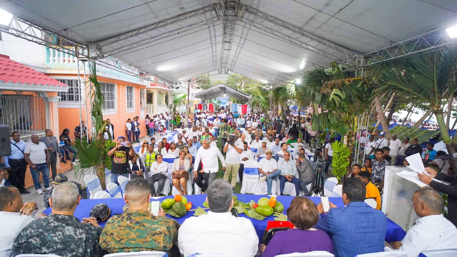 Escenario donde se inauguró la primera feria ecoturística en Paraíso Barahona.
