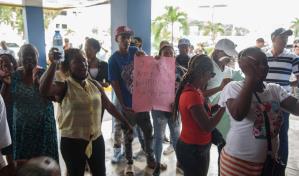 Familiares de niña robada de la Maternidad de Los Mina protestan; Policía dice investigación avanza