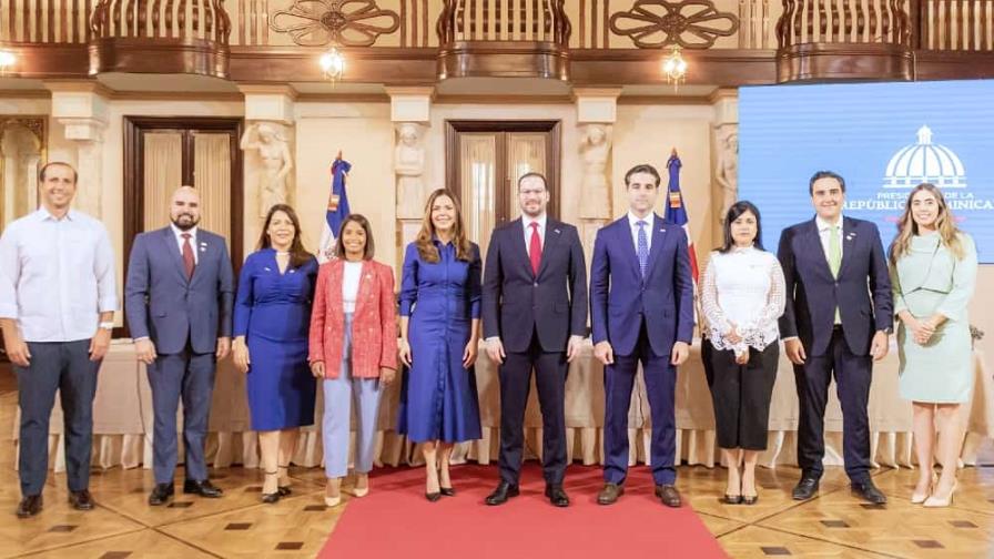 Jóvenes empresarios sostienen encuentro con el presidente Abinader Jóvenes empresarios sostienen encuentro con el presidente Abinader