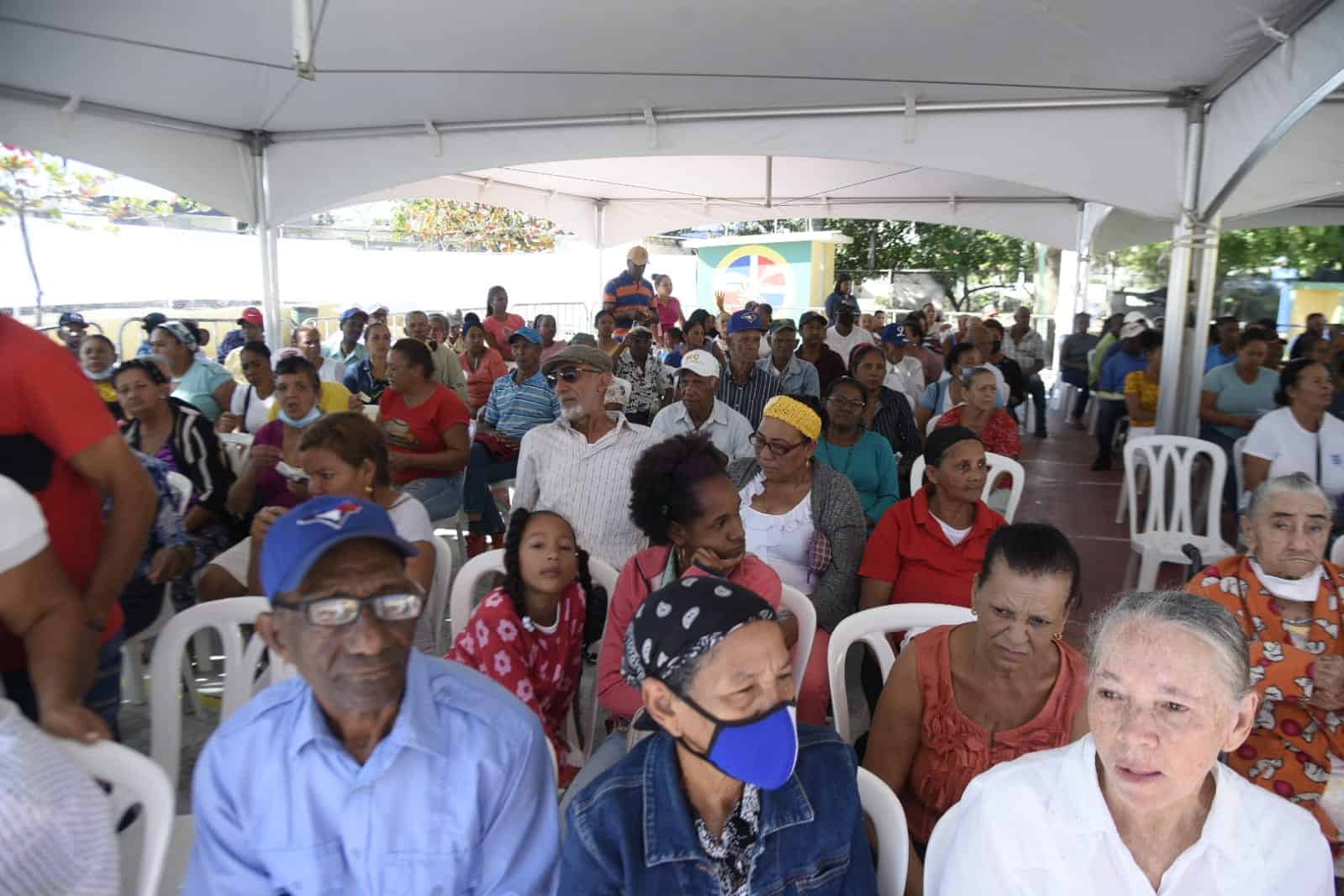 Vicepresidenta inaugura obras y entrega ayudas sociales en Sánchez Ramírez 