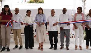 Vicepresidenta y ministro de Educaci&oacute;n entregan liceo de 14 aulas en S&aacute;nchez Ram&iacute;rez