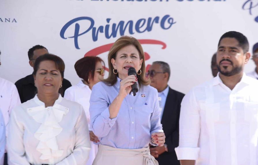 Vicepresidenta Raquel Peña inaugura obras y entrega ayudas sociales en Sánchez Ramírez
