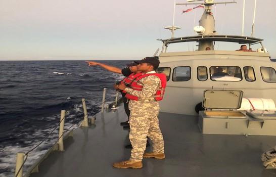 La Armada rescata a 8 náufragos que habían salido de forma ilegal desde Samaná hacia Puerto Rico