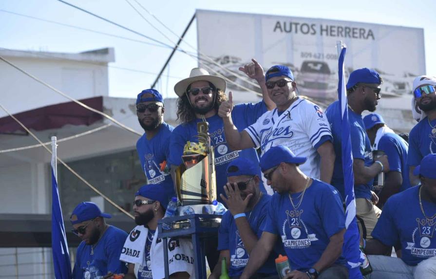 Video | Licey tiñe de azul la ciudad de Santo Domingo