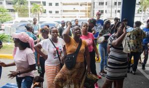 PN continúa investigación sobre el rapto de recién nacida; familiares reclaman fuera de la maternidad 