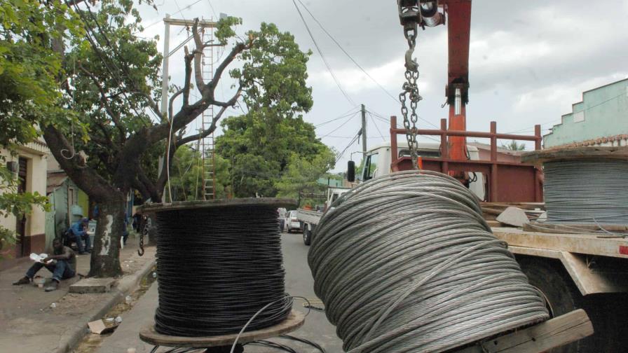 Suplidores eléctricos denuncian retraso en pago de materiales