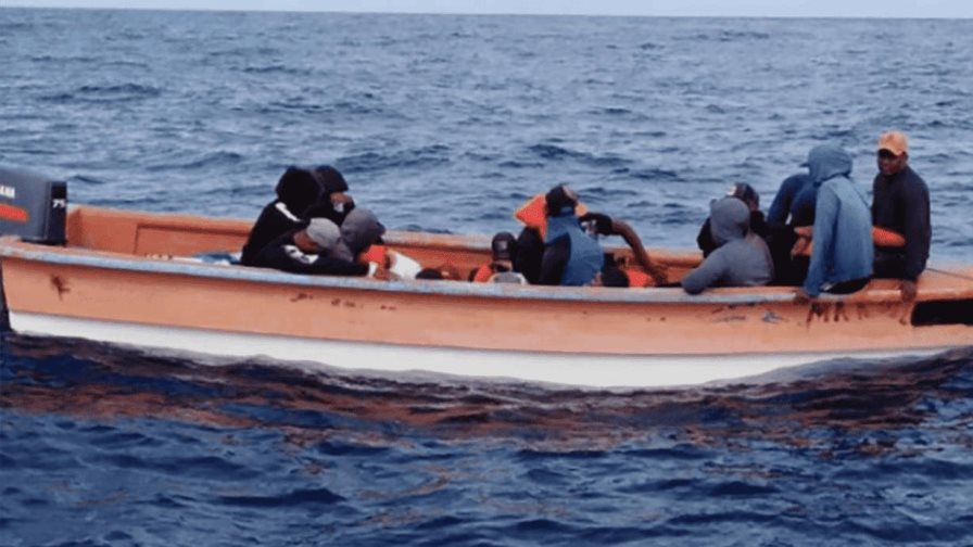 Interceptan una embarcación con 95 migrantes haitianos en las Islas Turcas y Caicos