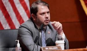 El demócrata Rubén Gallego buscará en 2024 el escaño de la senadora Sinema