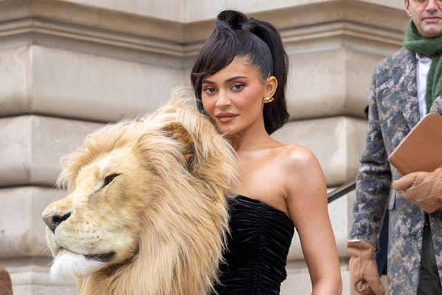 El vestido con cabeza de león con el que Kylie Jenner robó miradas en París