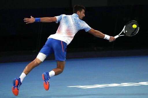 Mejor en la pierna, Djokovic apunta al título en Australia
