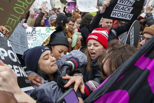 Miles protestan a favor de aborto a lo largo y ancho de EEUU