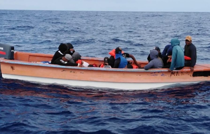 Interceptan a 396 migrantes haitianos cerca de un remoto cayo de Bahamas