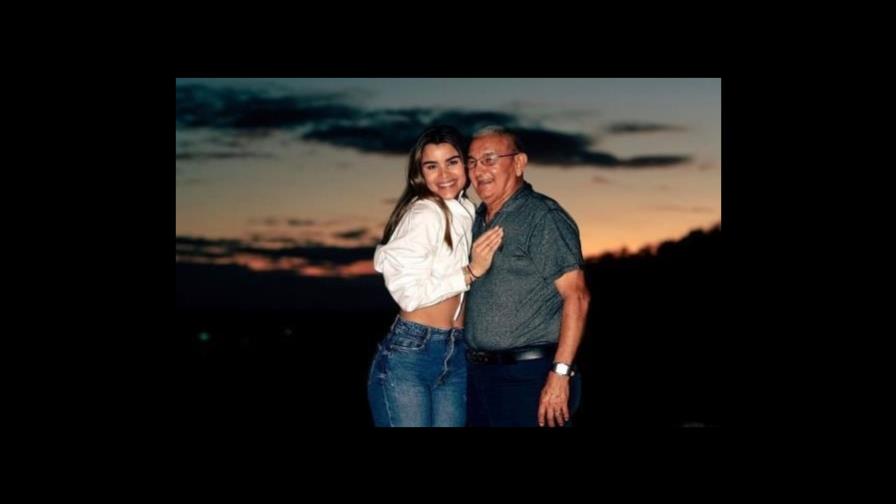 Clarissa Molina sorprende a su padre en viaje relámpago por su cumpleaños Clarissa Molina sorprende a su padre en viaje relámpago por su cumpleaños
