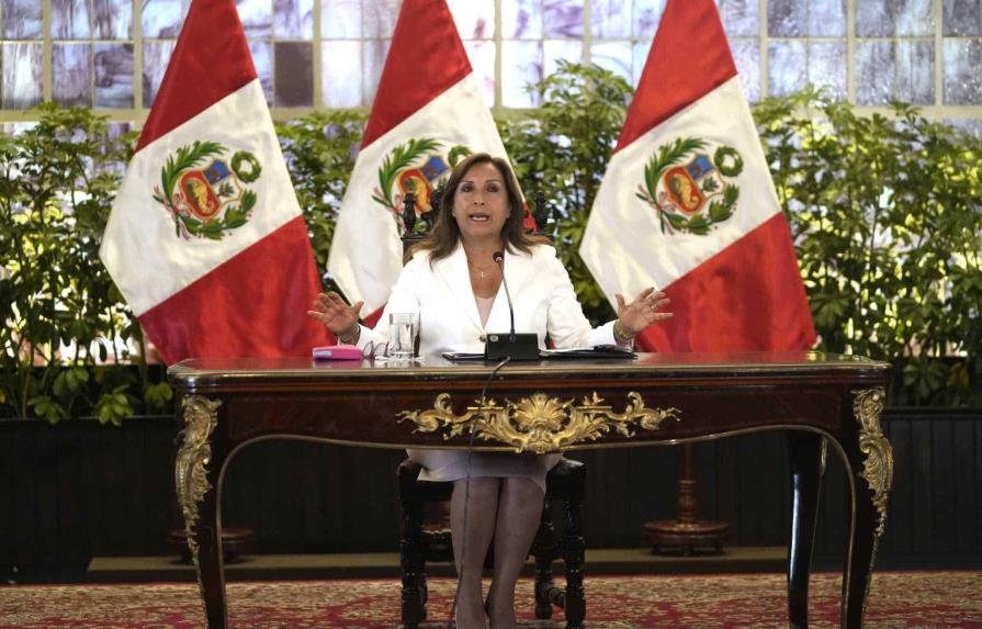 La presidenta de Perú pide tregua tras más de 50 muertos