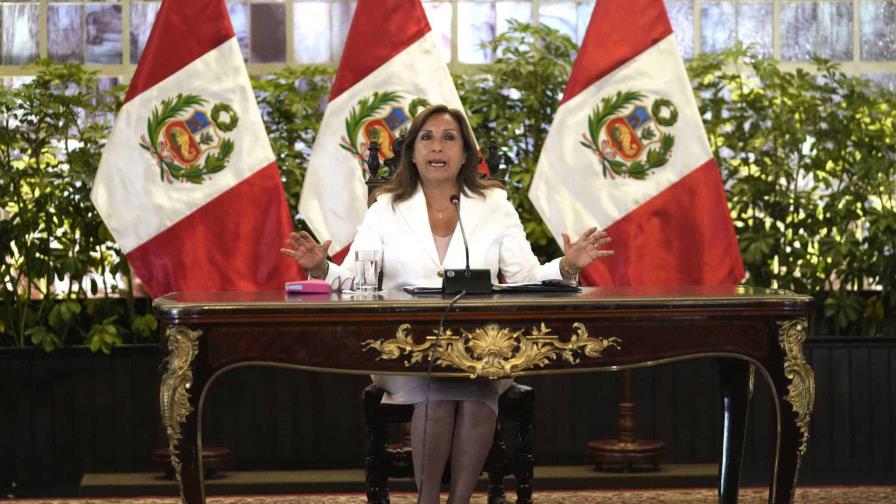 La presidenta de Perú pide tregua tras más de 50 muertos